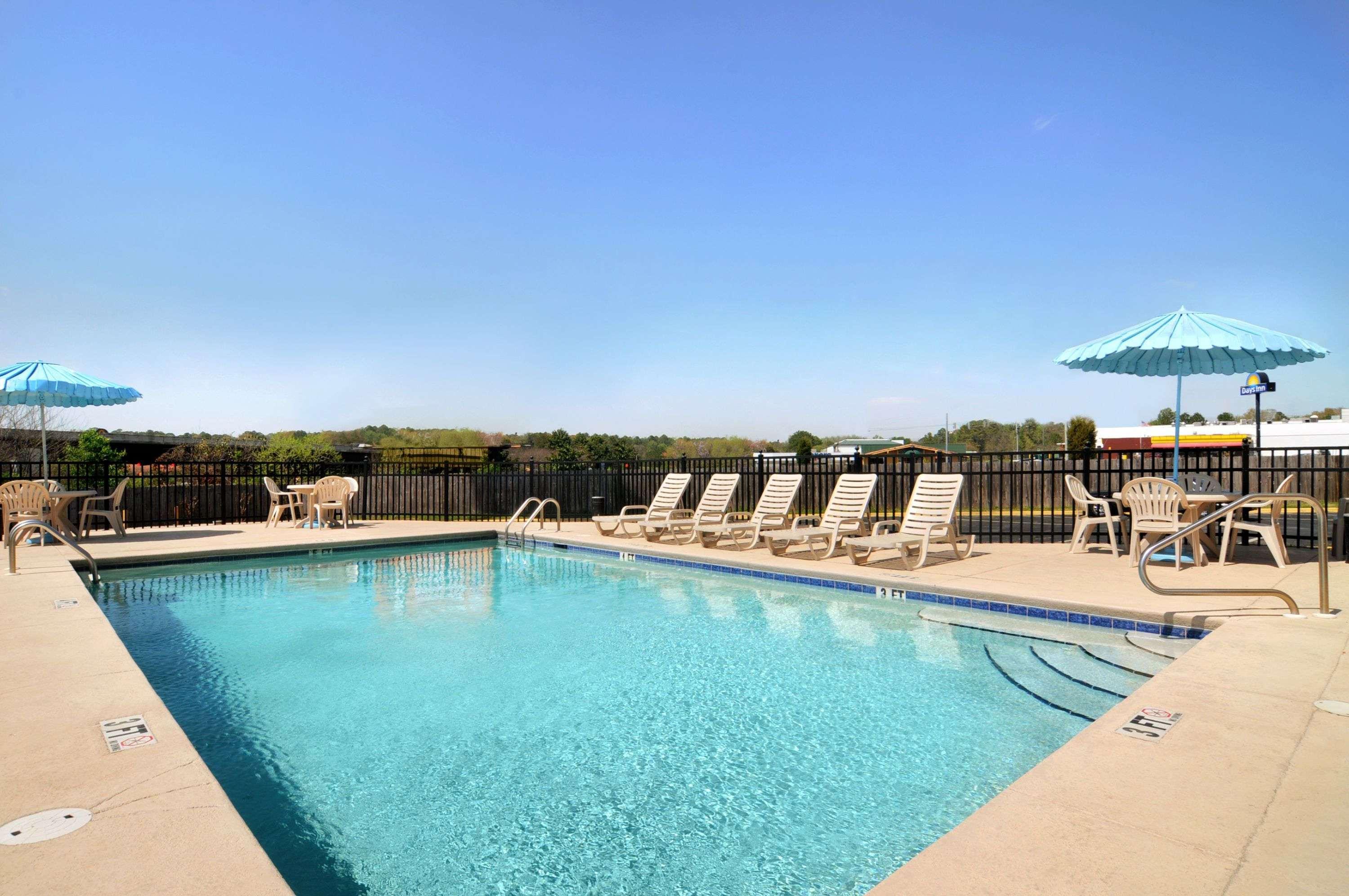 Days Inn By Wyndham Columbus-North Fort Moore מראה חיצוני תמונה