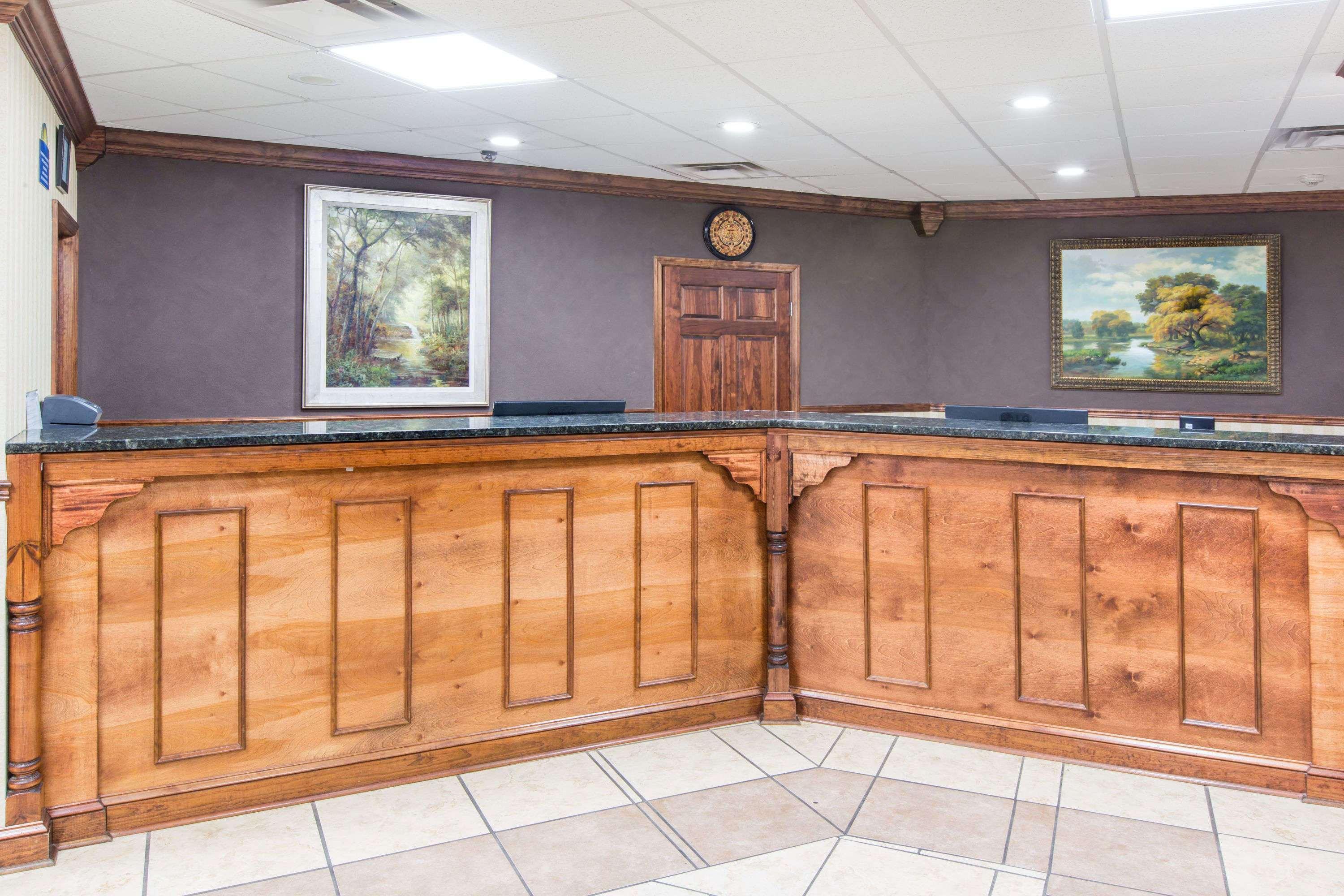 Days Inn By Wyndham Columbus-North Fort Moore מראה חיצוני תמונה