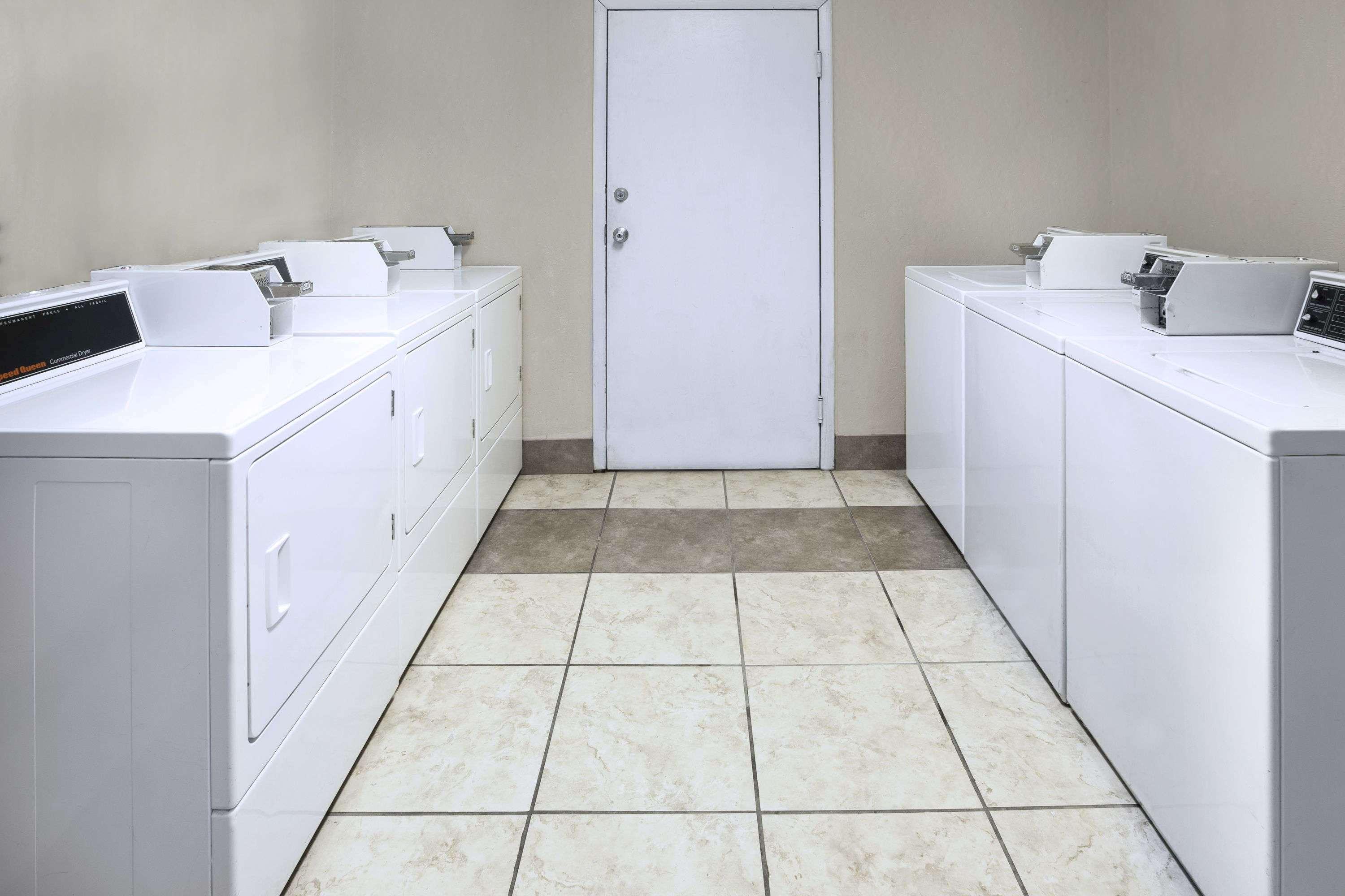 Days Inn By Wyndham Columbus-North Fort Moore מראה חיצוני תמונה