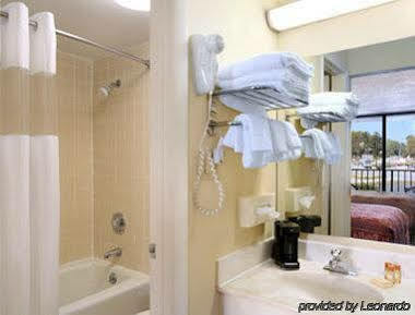 Days Inn By Wyndham Columbus-North Fort Moore מראה חיצוני תמונה