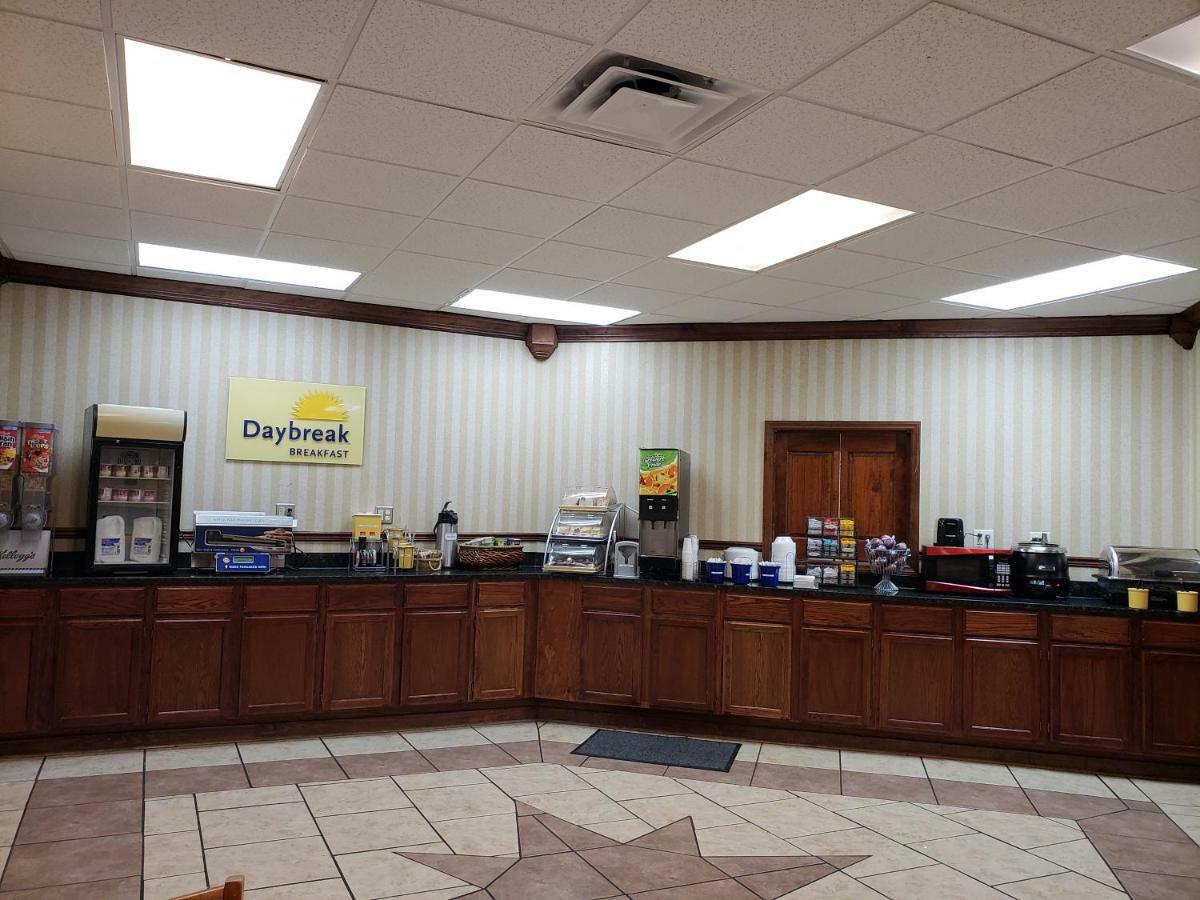 Days Inn By Wyndham Columbus-North Fort Moore מראה חיצוני תמונה